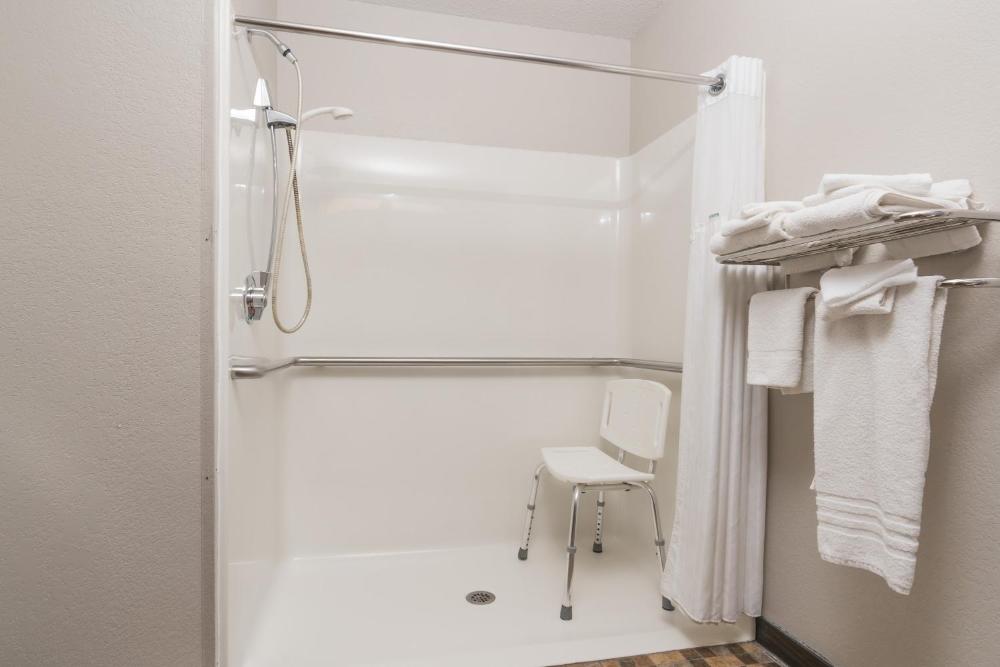 Queen Room with Two Queen Beds - Disability Access/Non-Smoking interior